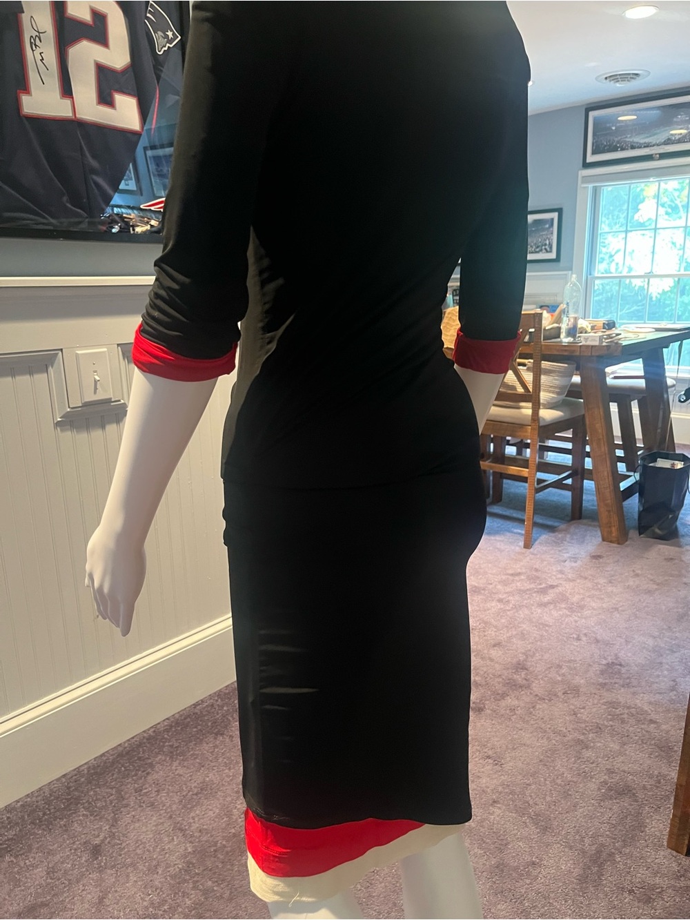 Donna Karan Collection Classic Black Jersey Body-con Dress with Red Accents - Picture 11 of 15